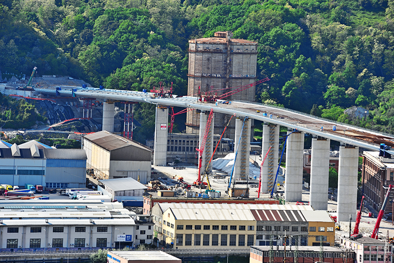 Genova: posato l’ultimo impalcato del nuovo ponte