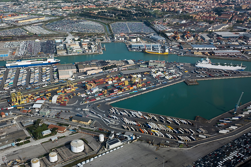 Aree di sosta: dal 5 maggio è aperto il truck village di Livorno